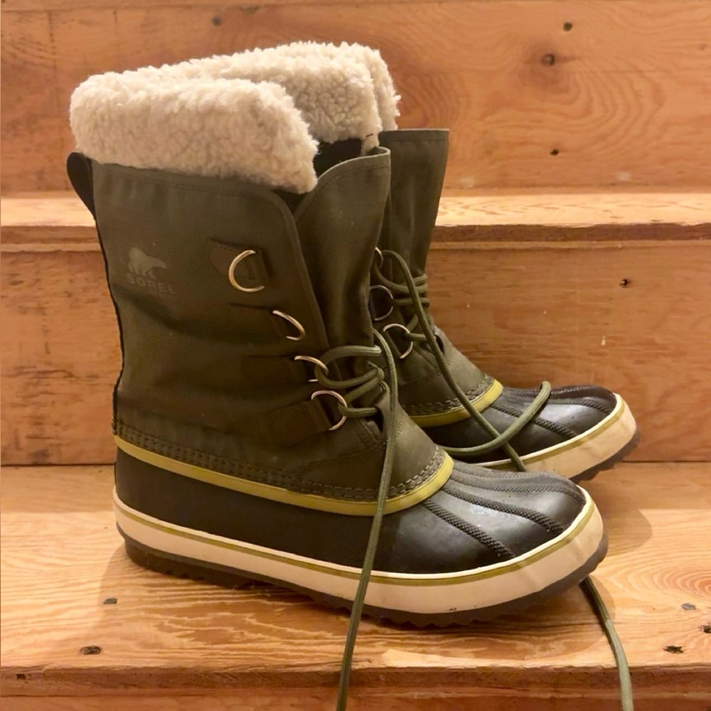 Women’s Size 10 Sorel Caribou Winter Boots, Green